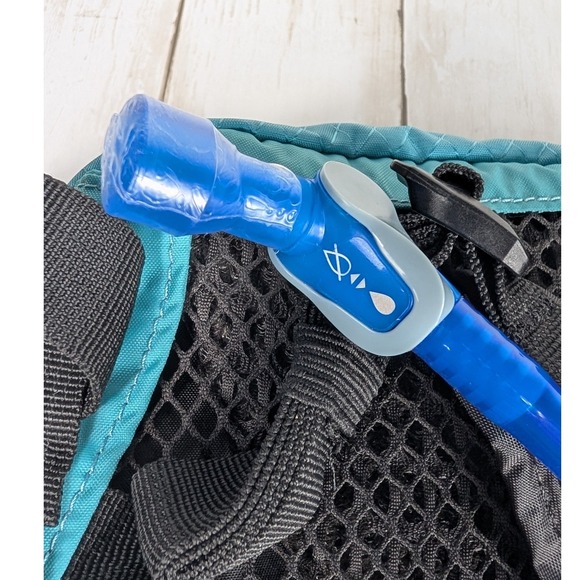 CamelBak M.U.L.E. 12 Hydration Backpack Womens Teal Blue Hiking MTB NEW - Picture 5 of 8